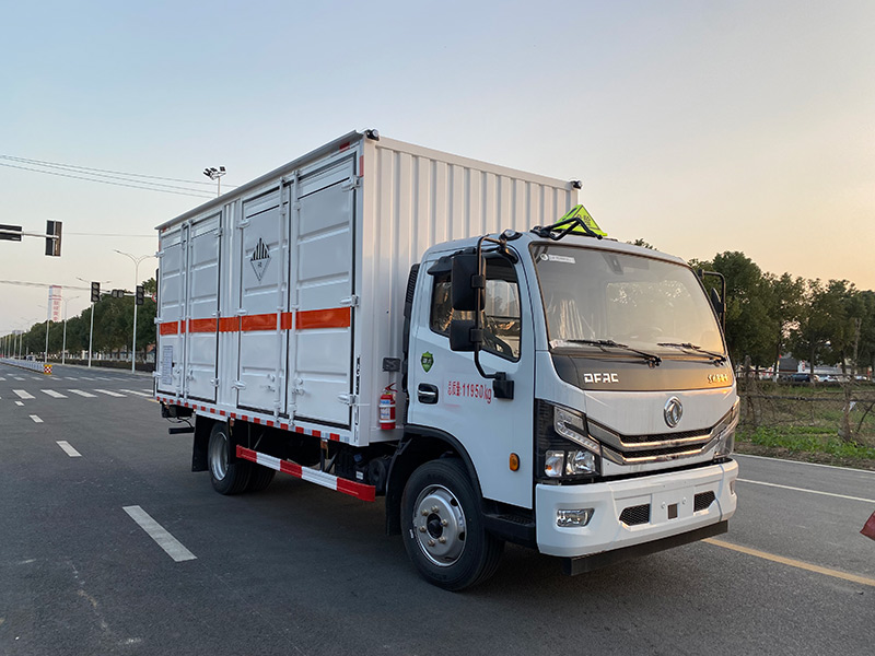 權駿牌JJJ5125XZW型雜項危險物品廂式運輸車